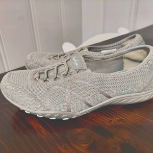 Skechers slip ons size 6 1/2